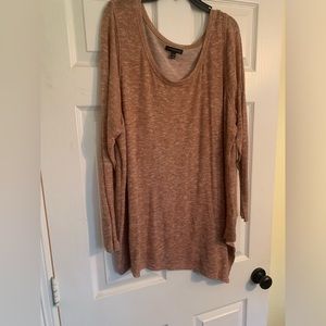 Champagne lightweight sweater, size 22/24